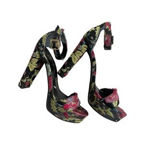 GUESS High Heeled Strappy Sandales